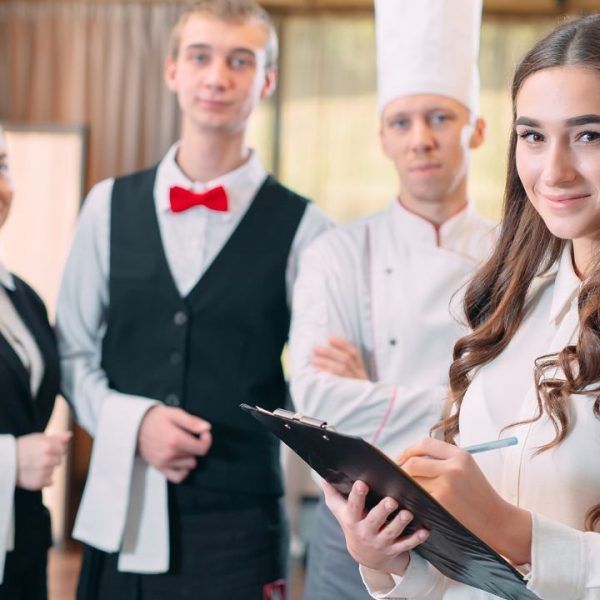 Cómo gestionar el personal de un hotel: claves para el éxito