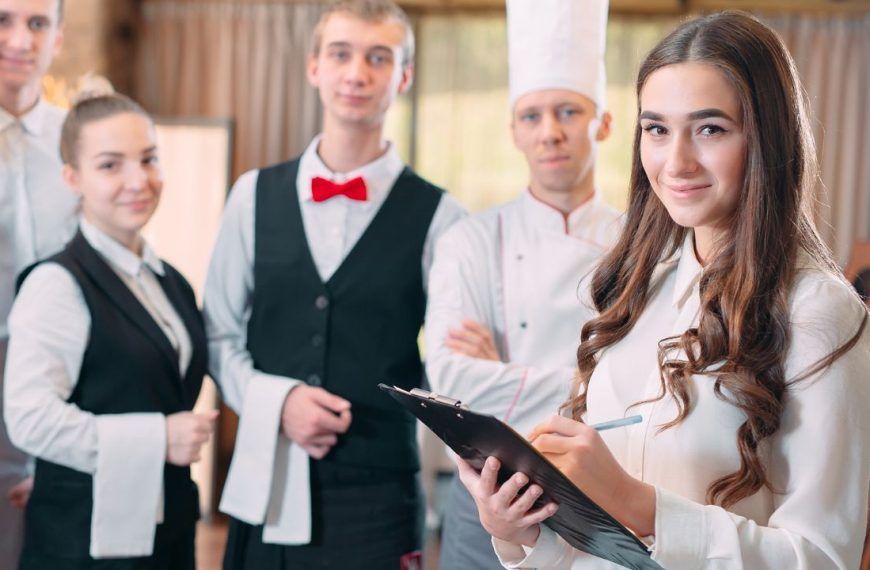 How to manage hotel staff: keys for success